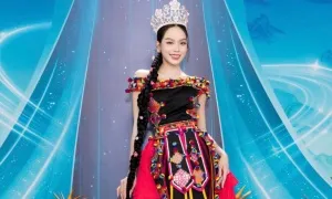 Hoa hậu, á hậu chưng diện dự thảm đỏ Hoa hậu, á hậu chưng diện dự thảm đỏ