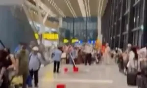 Ga T3 Tân Sơn Nhất bị mưa dột Ga T3 Tân Sơn Nhất bị mưa dột